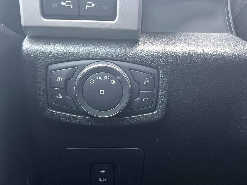 Used 2017 Ford F150 Lariat image 28