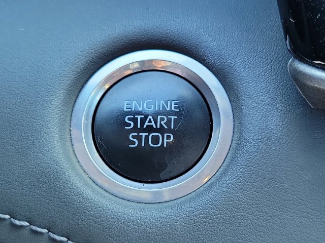 Used 2024 Toyota Highlander LE FWD image 33