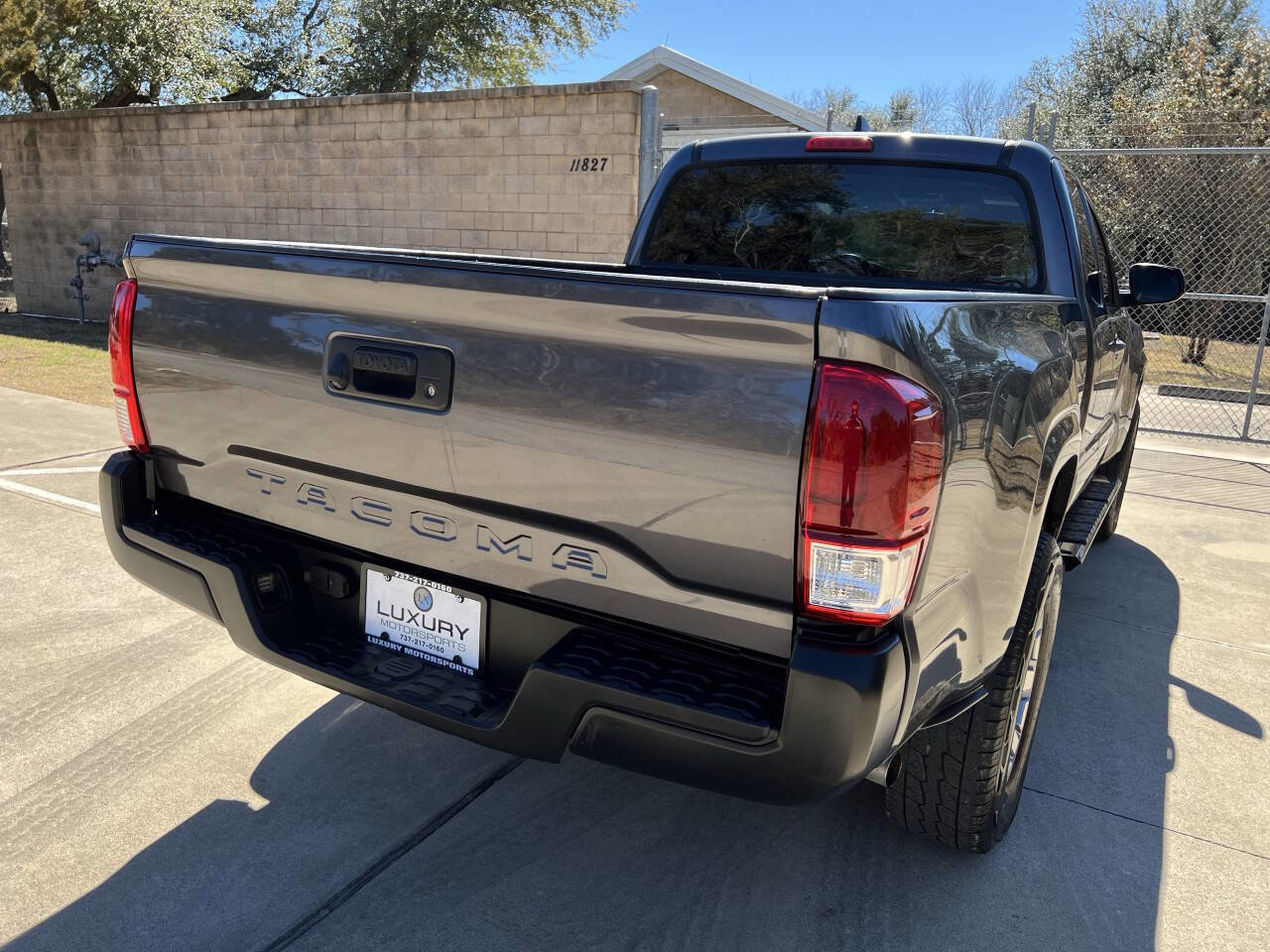 Used 2017 Toyota Tacoma SR image 11