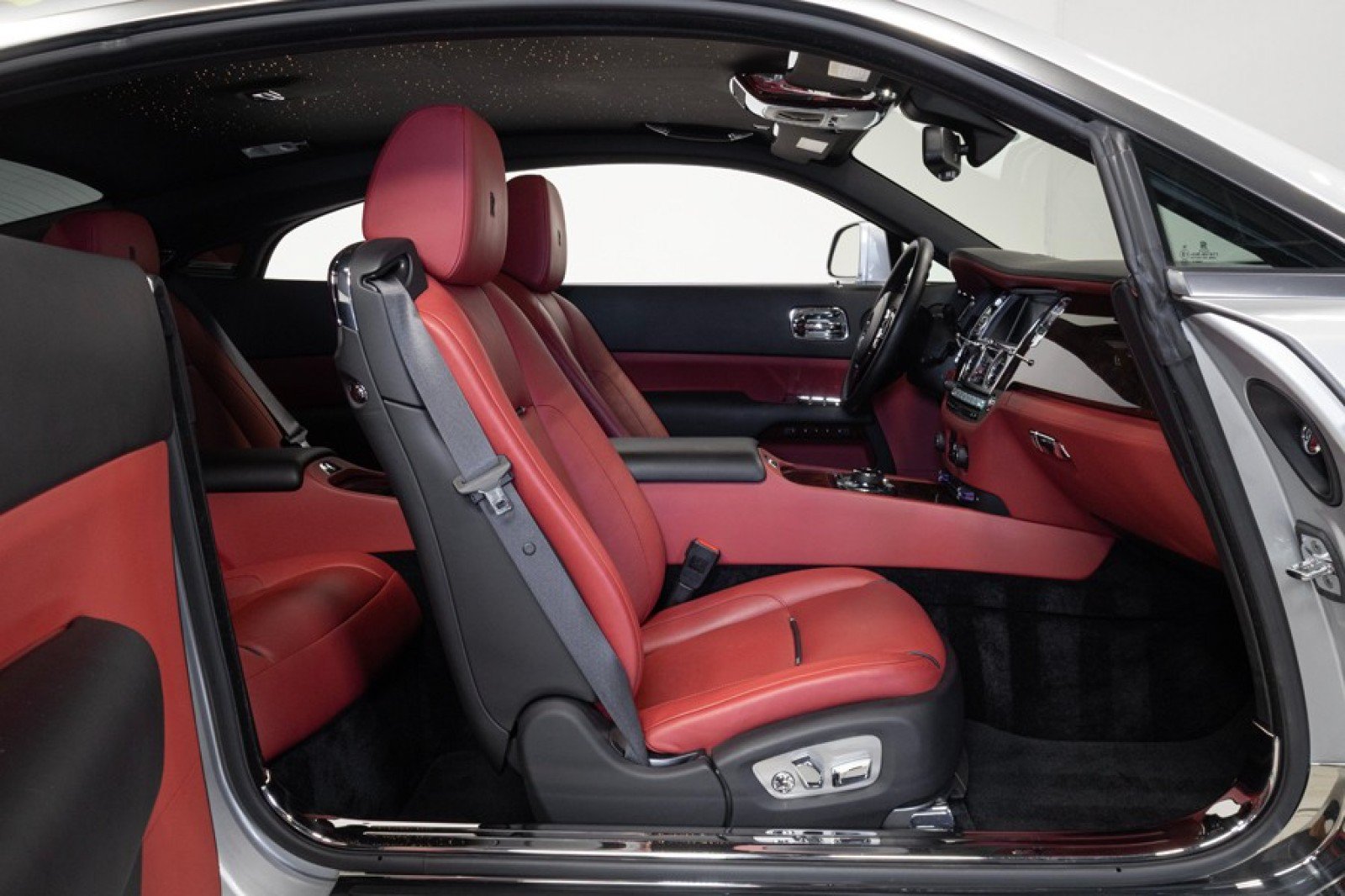 Used 2016 Rolls-Royce Wraith RWD image 50