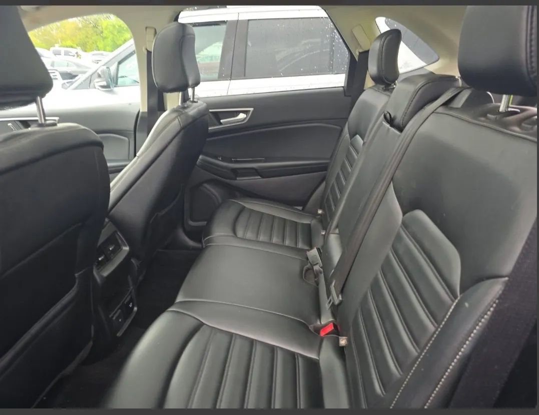 Used 2020 Ford Edge SEL w/ Convenience Package image 3