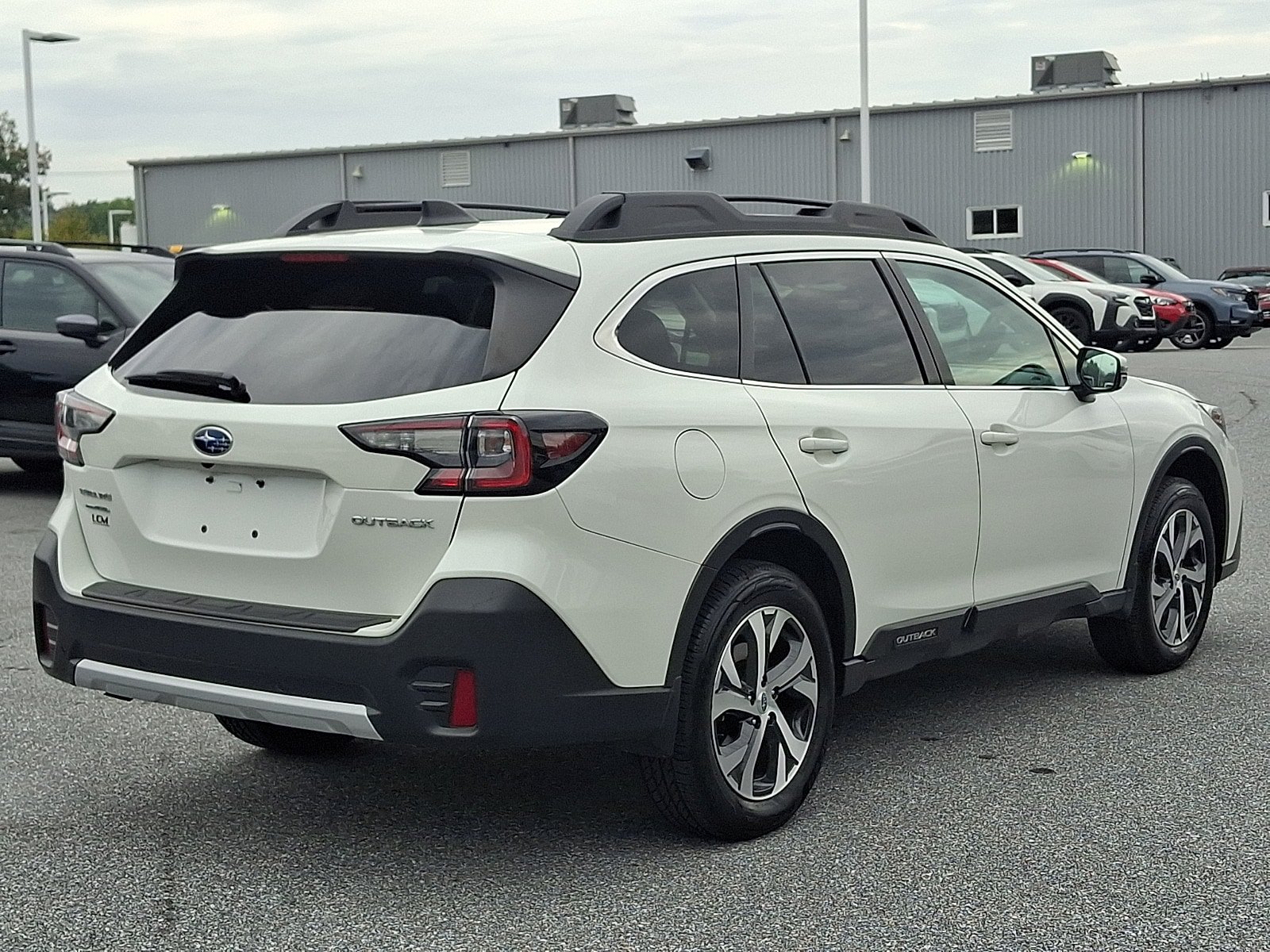 Used 2022 Subaru Outback Limited w/ Popular Package #2 AWD/4WD image 3