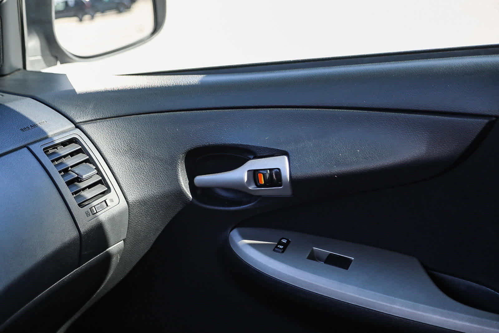 Used 2010 Toyota Corolla S image 21