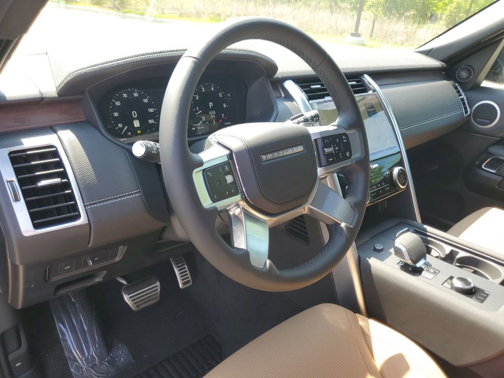 New 2026 Land Rover Discovery Dynamic SE AWD/4WD image 14