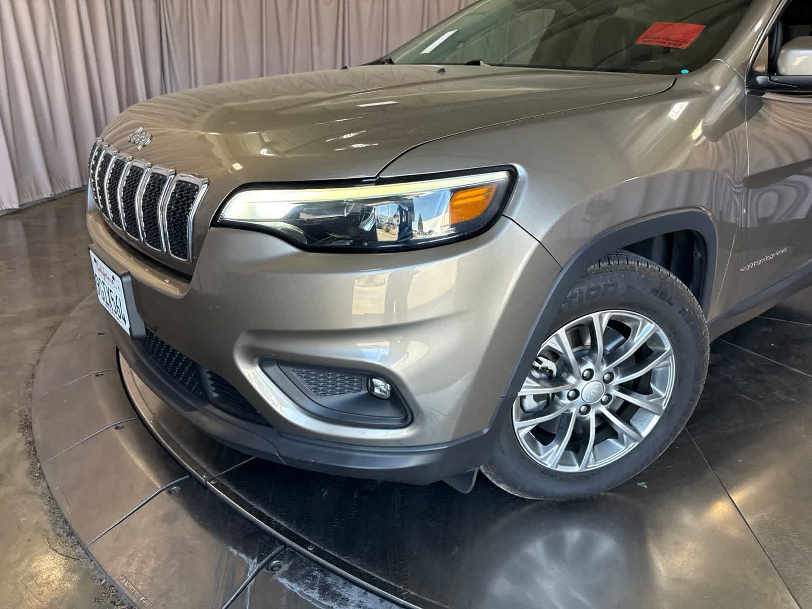 Used 2019 Jeep Cherokee Latitude Plus w/ Comfort/Convenience Group FWD image 9
