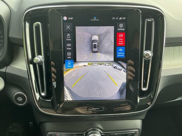 Used 2025 Volvo XC40 B5 Plus AWD/4WD image 23