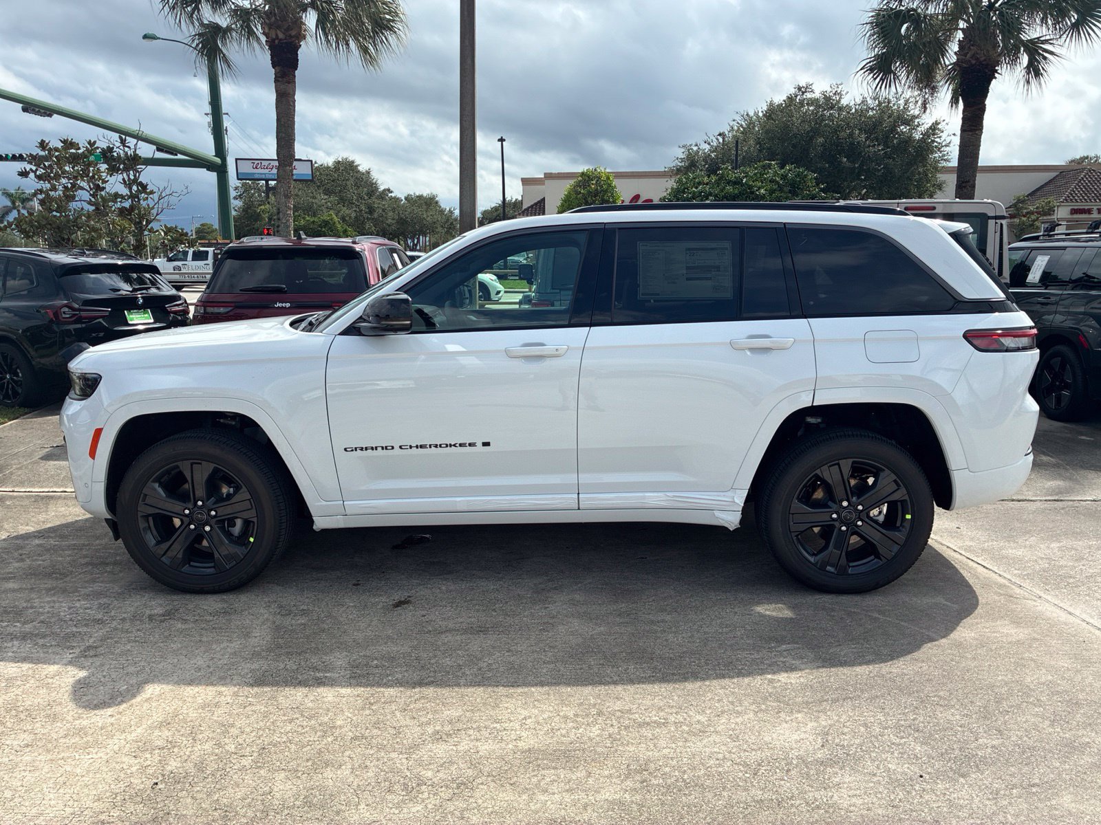New 2027 Jeep Grand Cherokee Limited AWD/4WD image 2