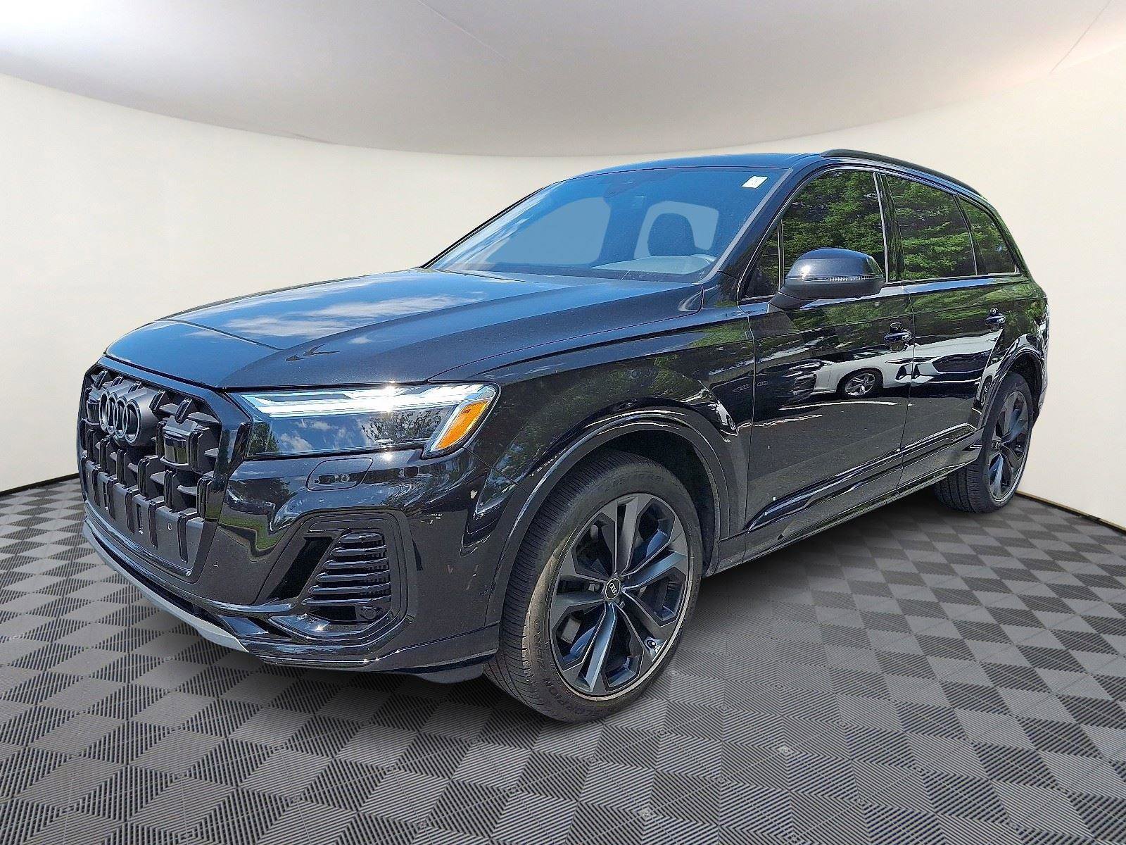 Used 2025 Audi Q7 3.0T Premium Plus image 3