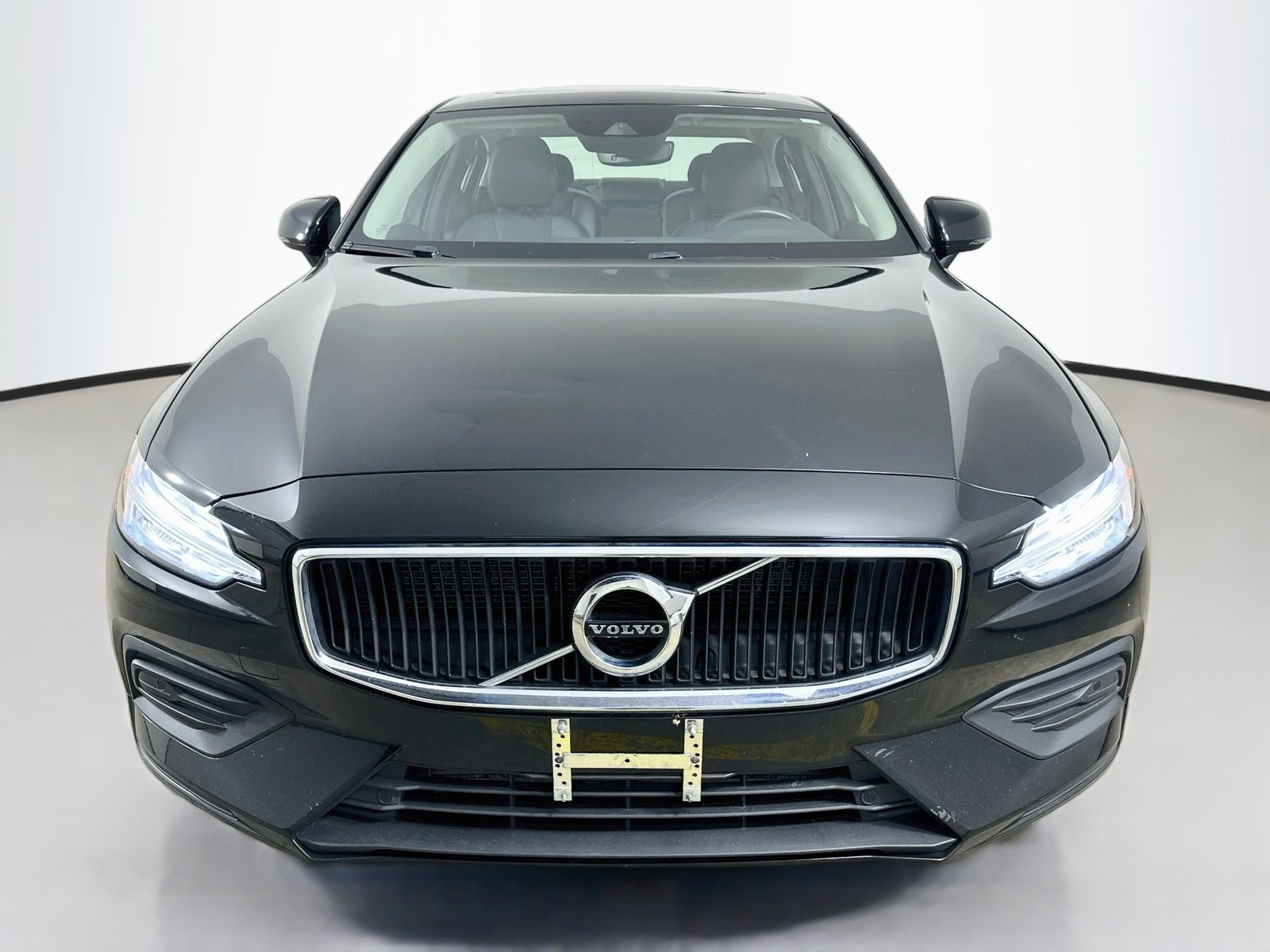 Used 2019 Volvo S60 T6 Momentum w/ Multimedia Package AWD/4WD image 2