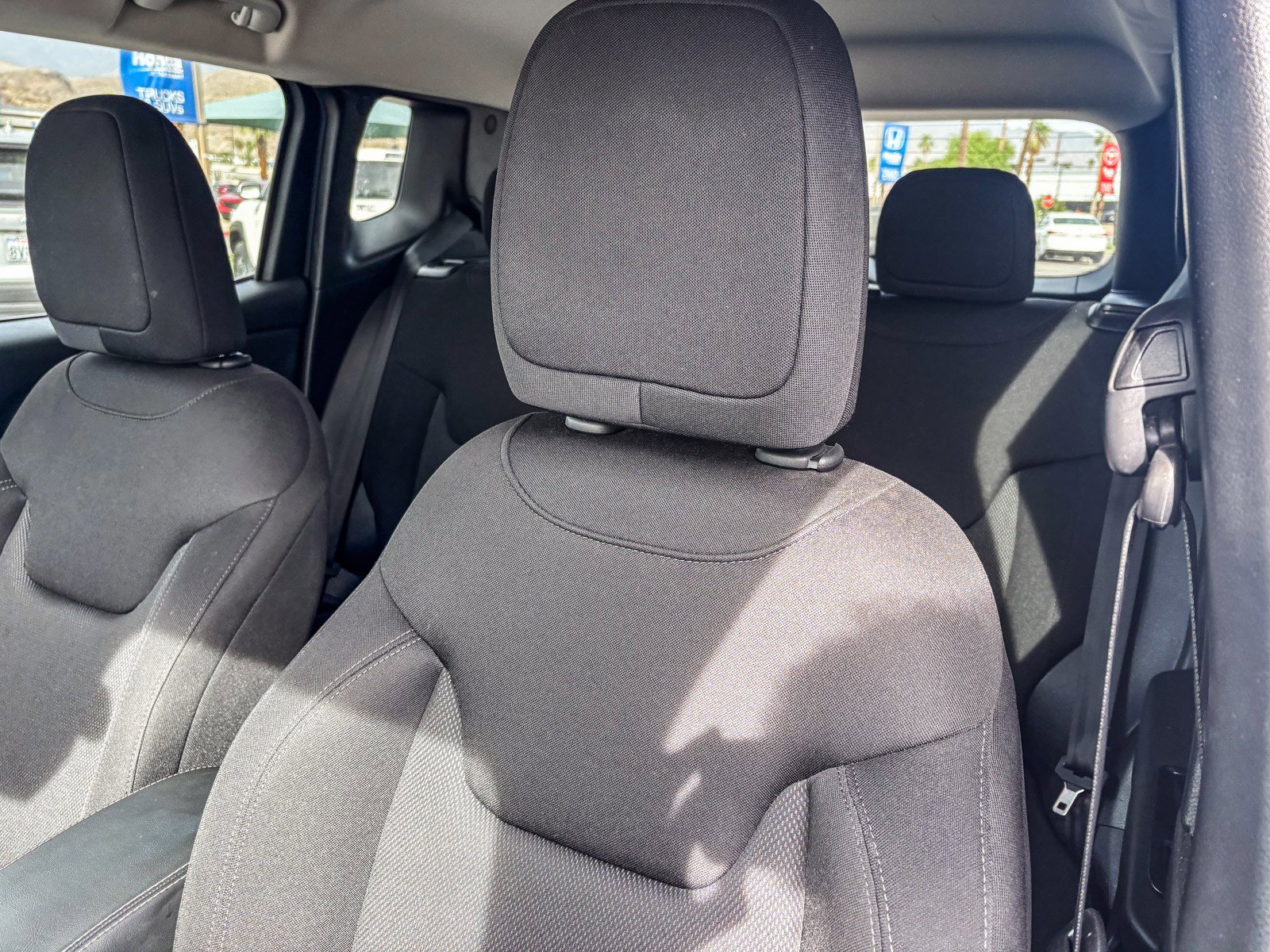 Used 2023 Jeep Renegade Latitude image 25