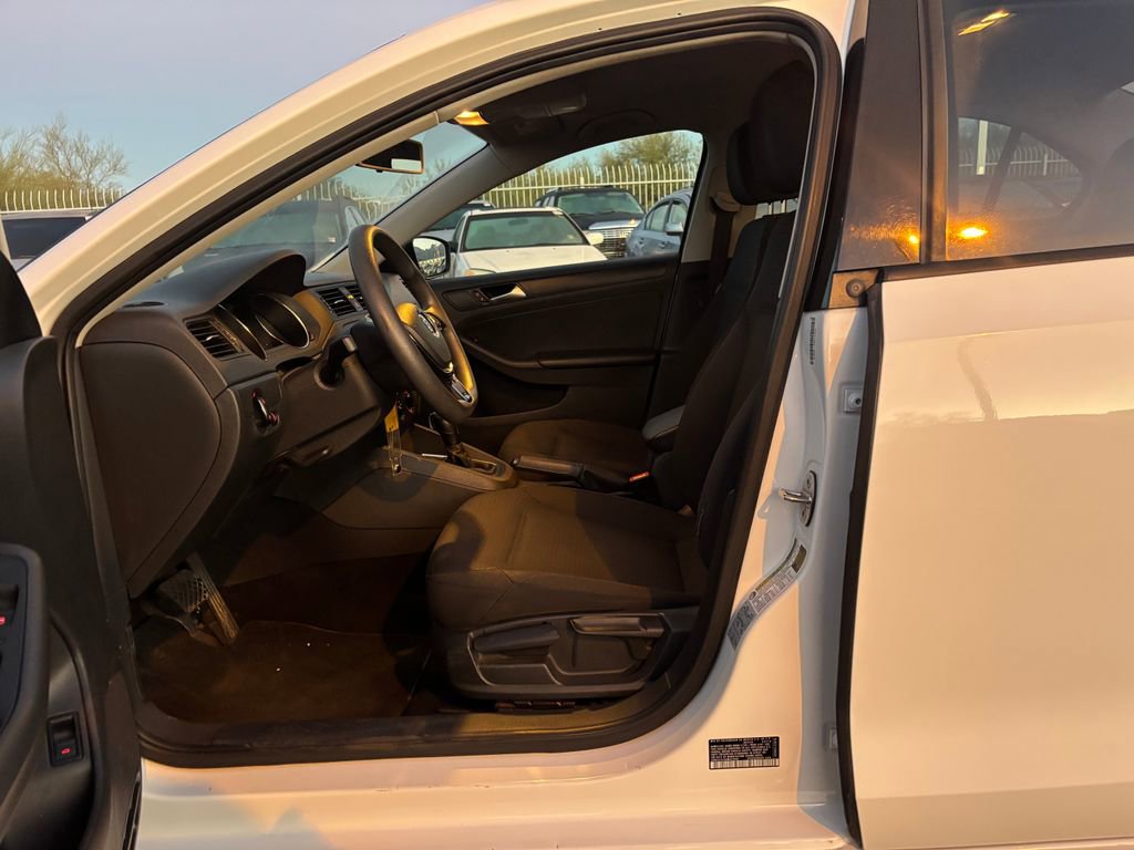 Used 2016 Volkswagen Jetta S image 3