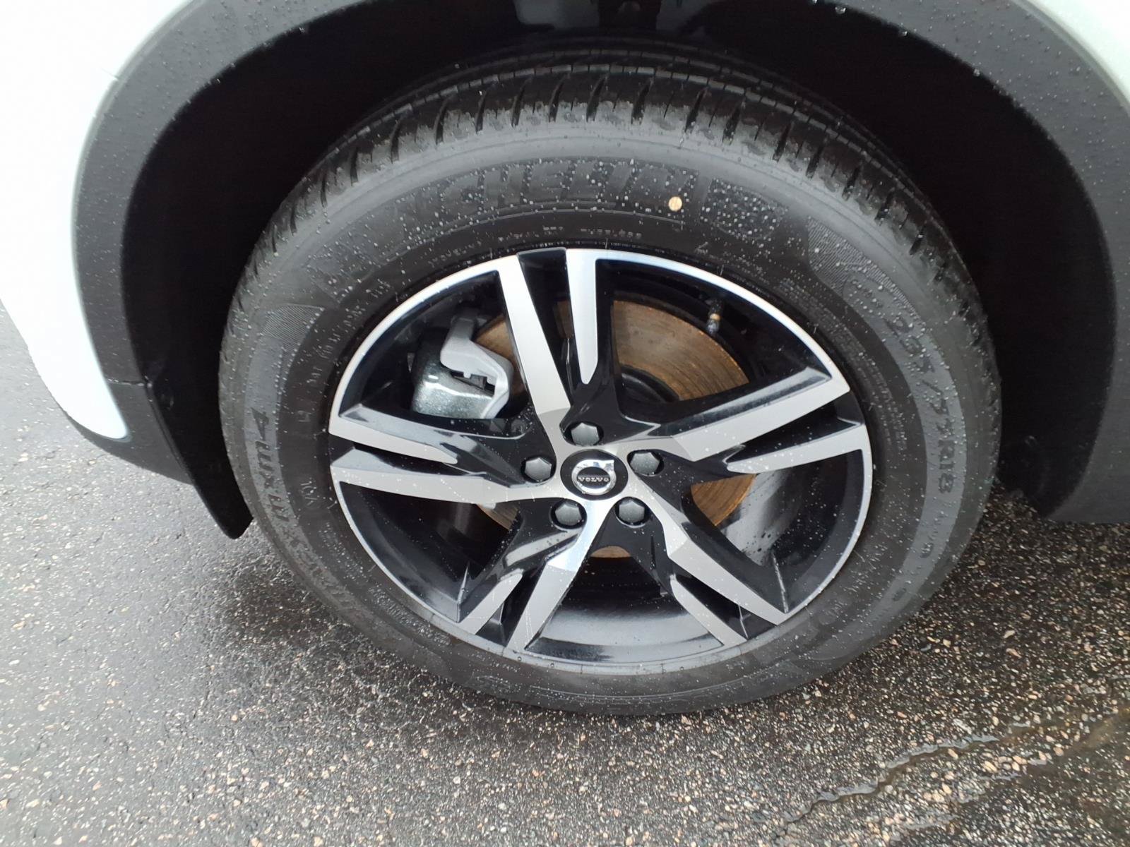 New 2026 Volvo XC40 B5 Core w/ Climate Package AWD/4WD image 11