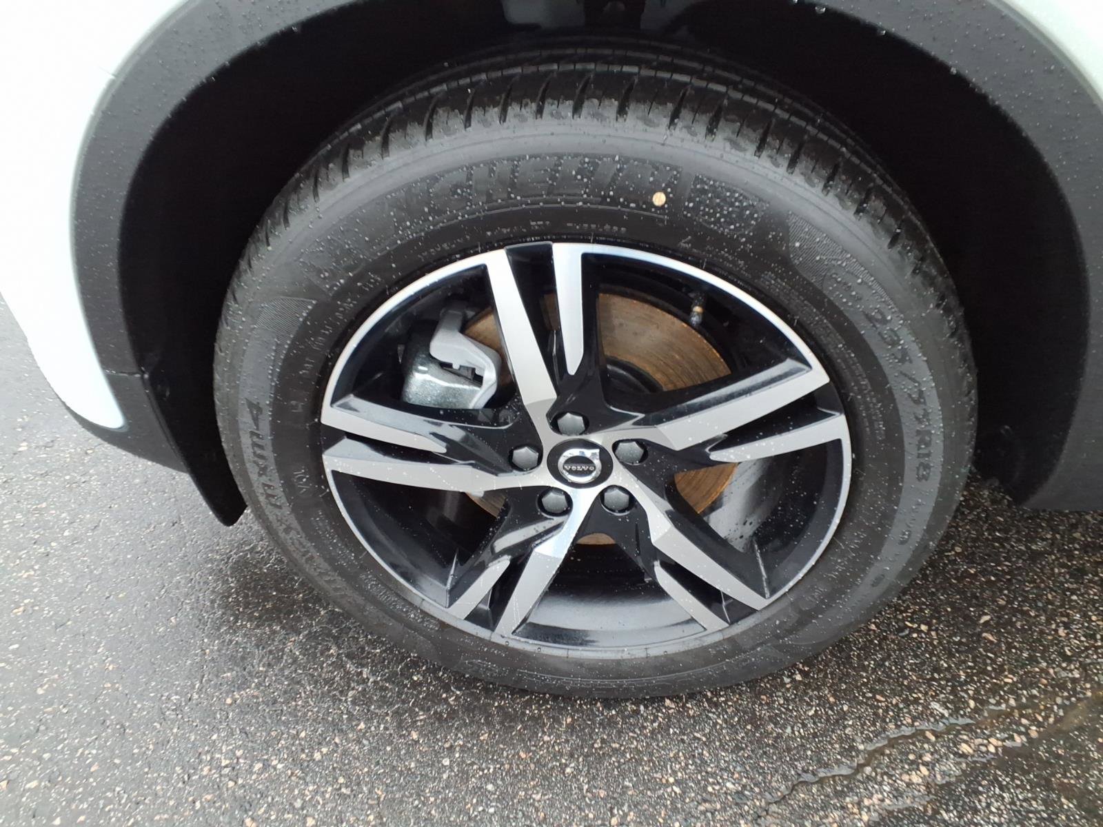 New 2026 Volvo XC40 B5 Core w/ Climate Package AWD/4WD image 11
