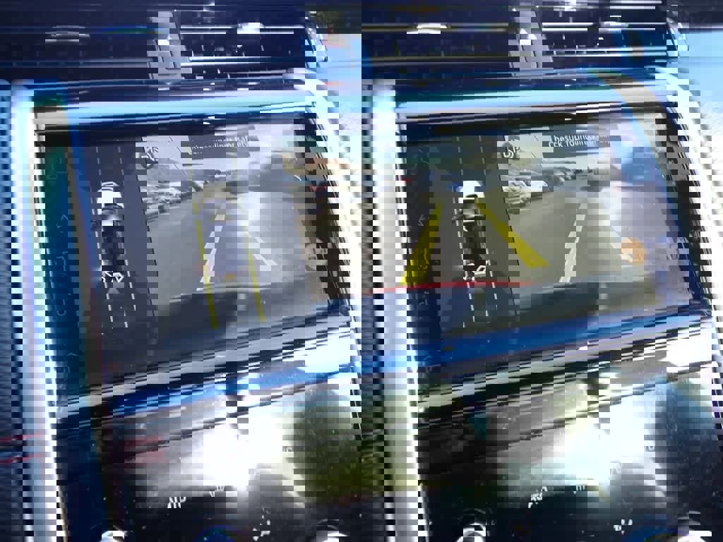 Used 2023 Land Rover Discovery Sport SE R-Dynamic image 11