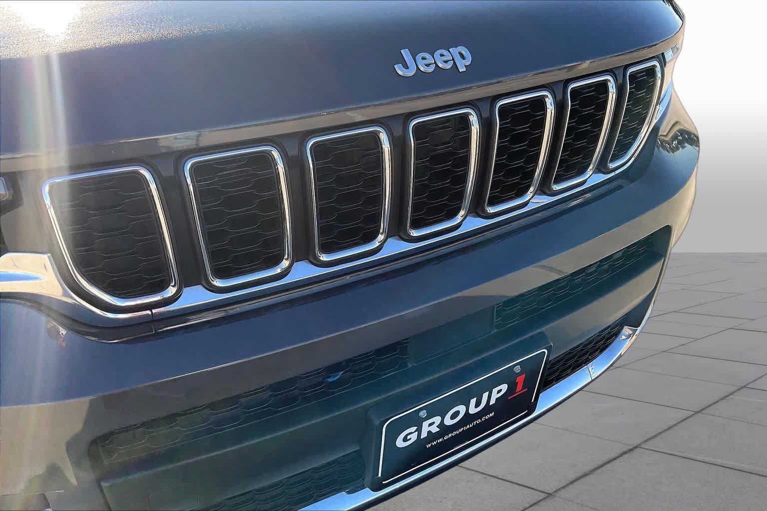 Used 2024 Jeep Grand Cherokee L Laredo RWD image 30