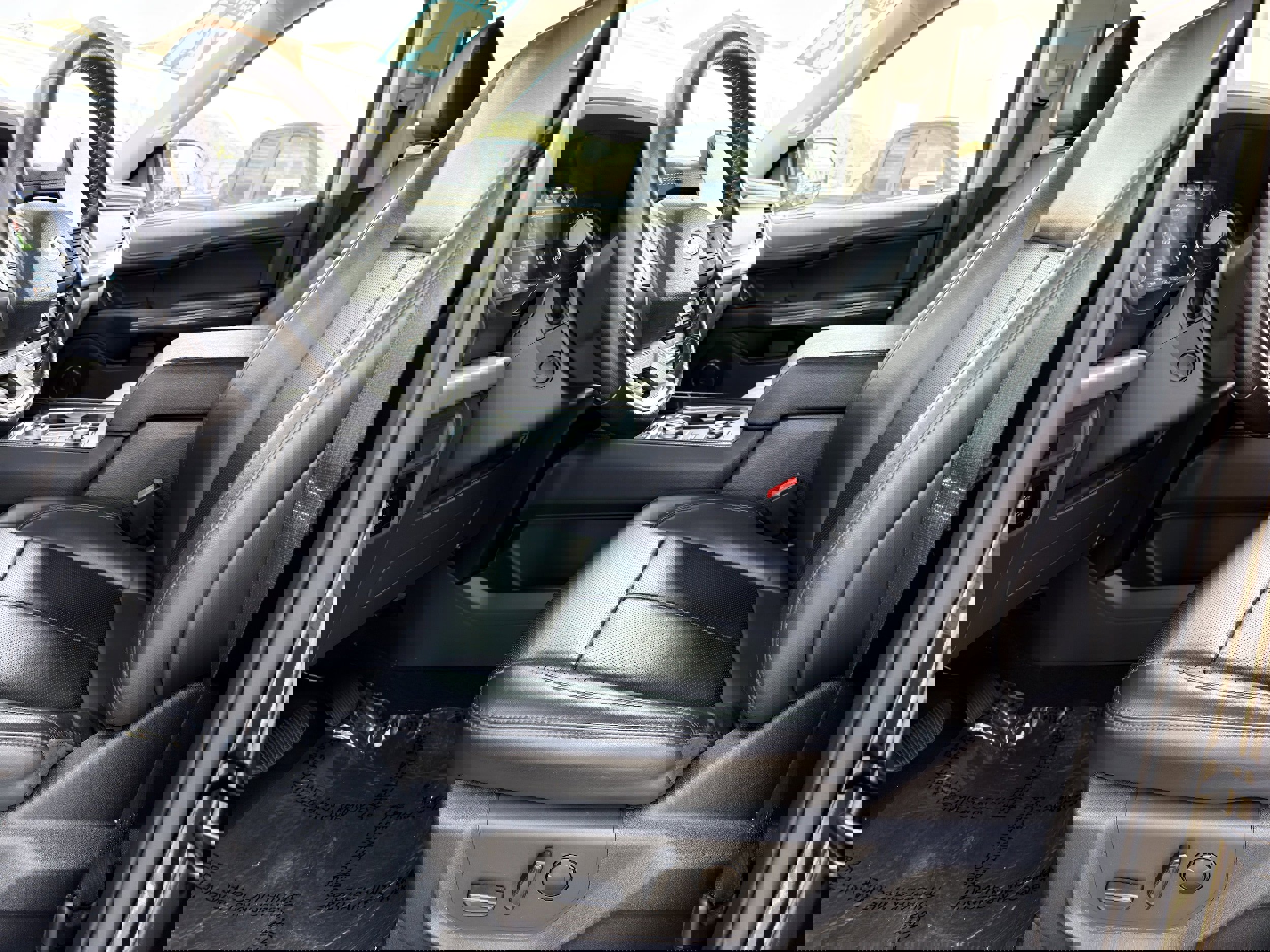 Used 2024 Ford Expedition XLT AWD/4WD image 23