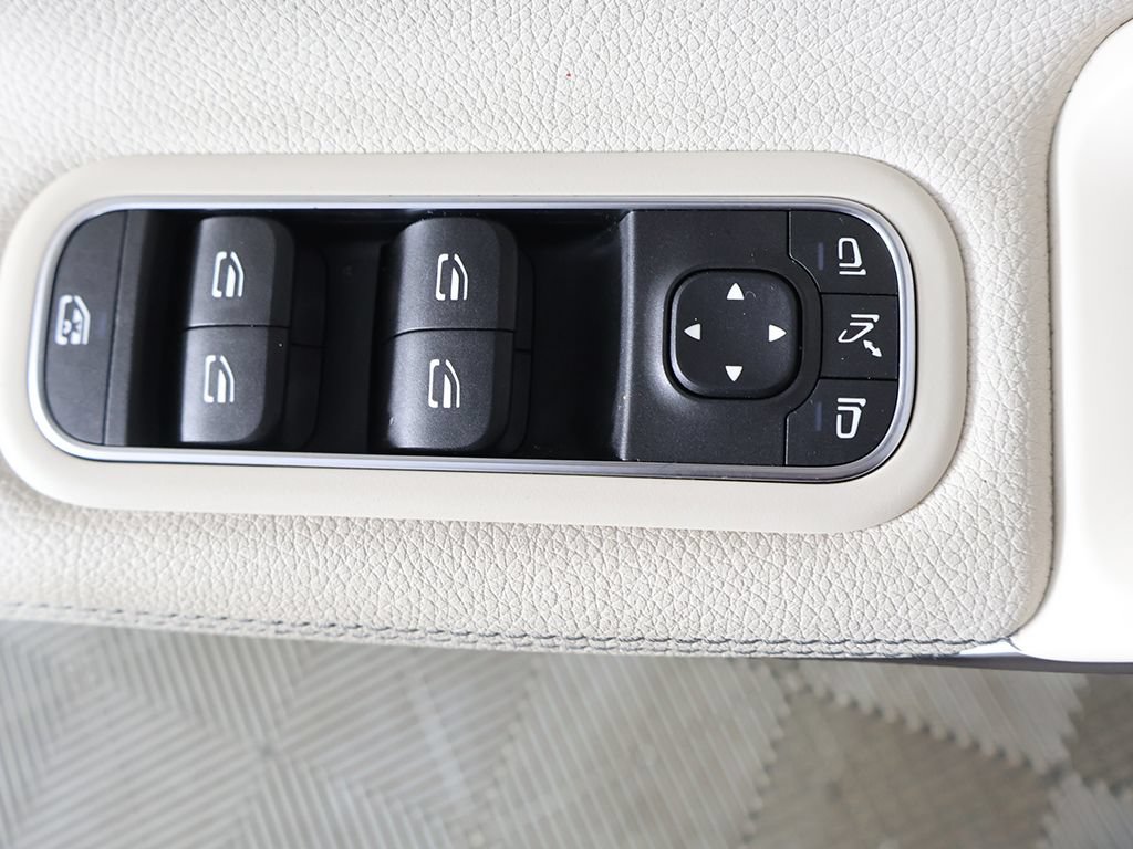 Used 2023 Mercedes-Benz CLA 250 4MATIC w/ Premium Package image 32