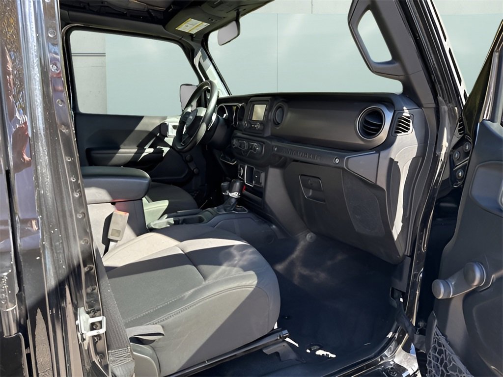 Used 2018 Jeep Wrangler Unlimited Sport image 33