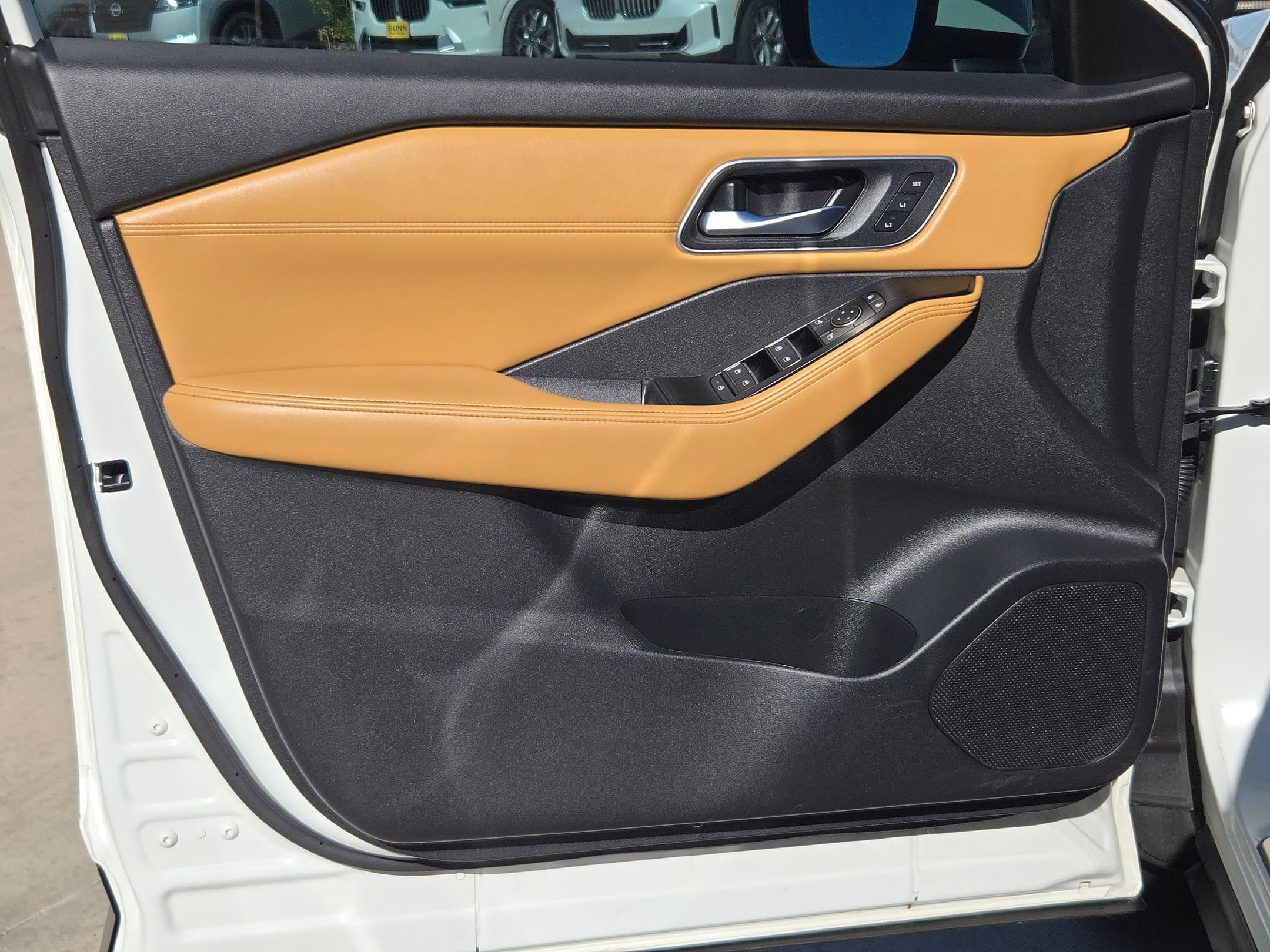 Used 2023 Nissan Rogue Platinum w/ Platinum Premium Package image 12