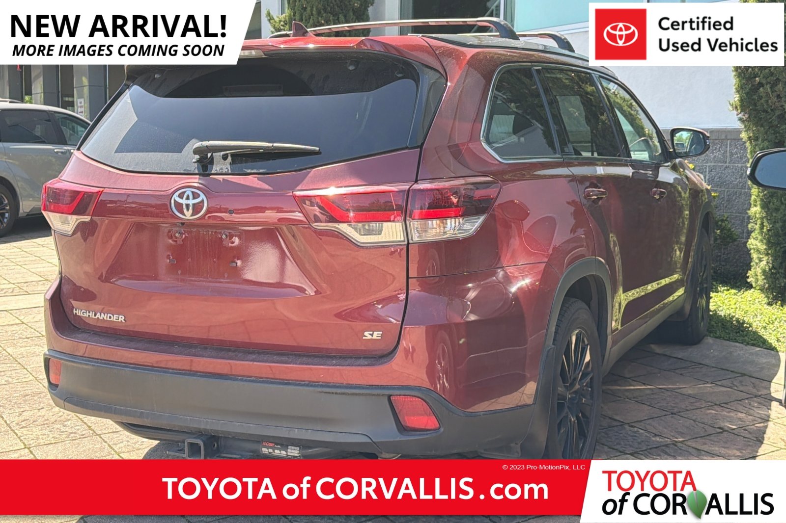 Used 2019 Toyota Highlander SE AWD/4WD image 1
