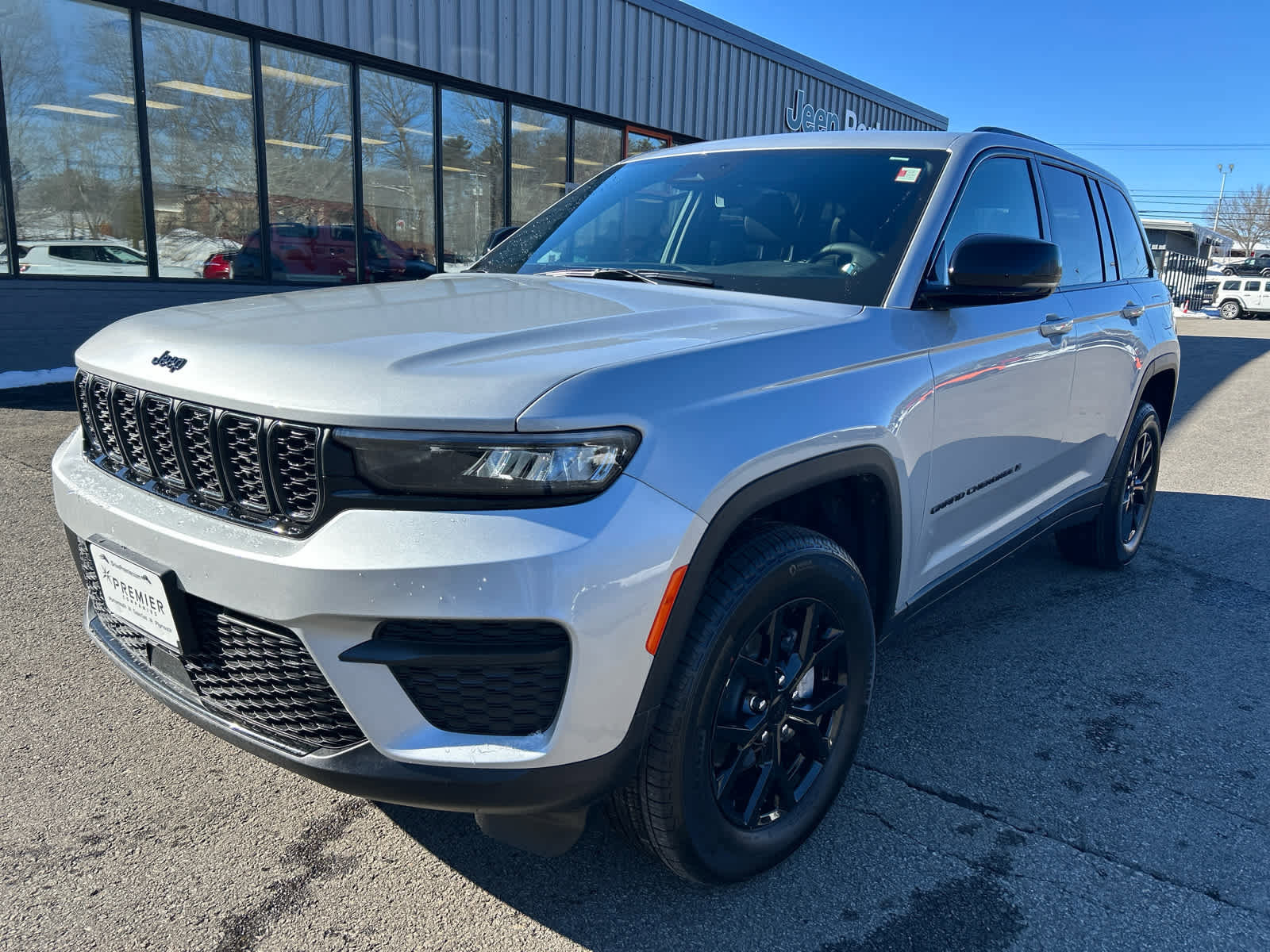 Used 2025 Jeep Grand Cherokee Altitude image 12