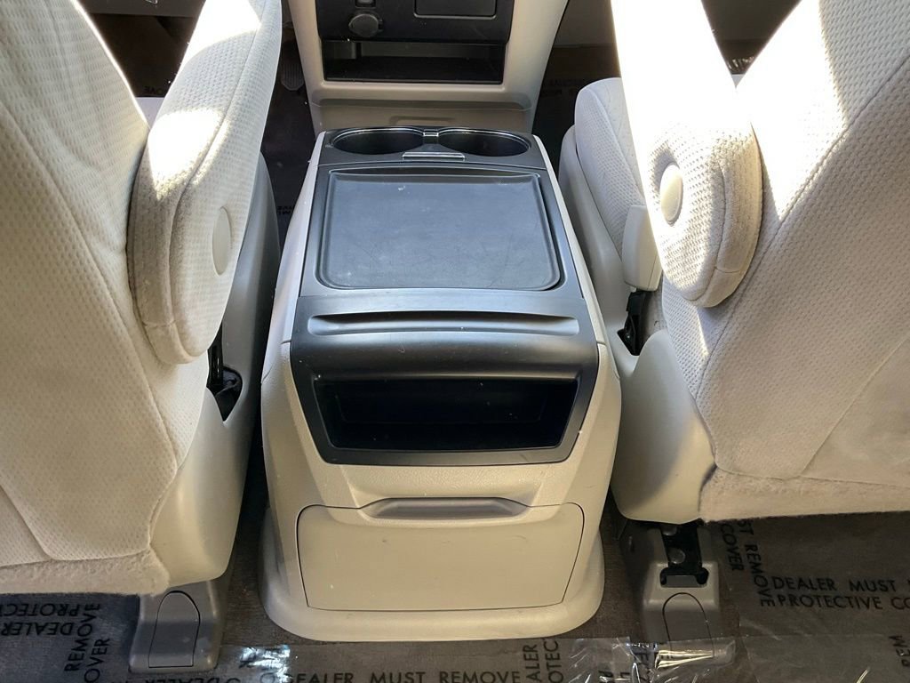 Used 2015 Toyota Sienna LE image 35