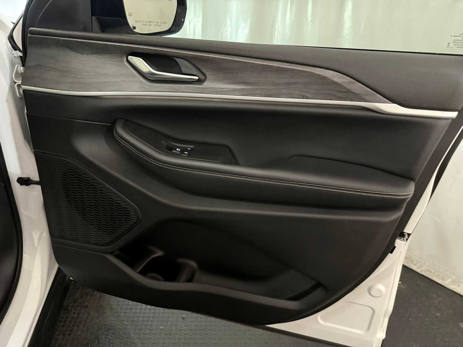 Used 2023 Jeep Grand Cherokee Limited w/ Black Appearance Package image 29