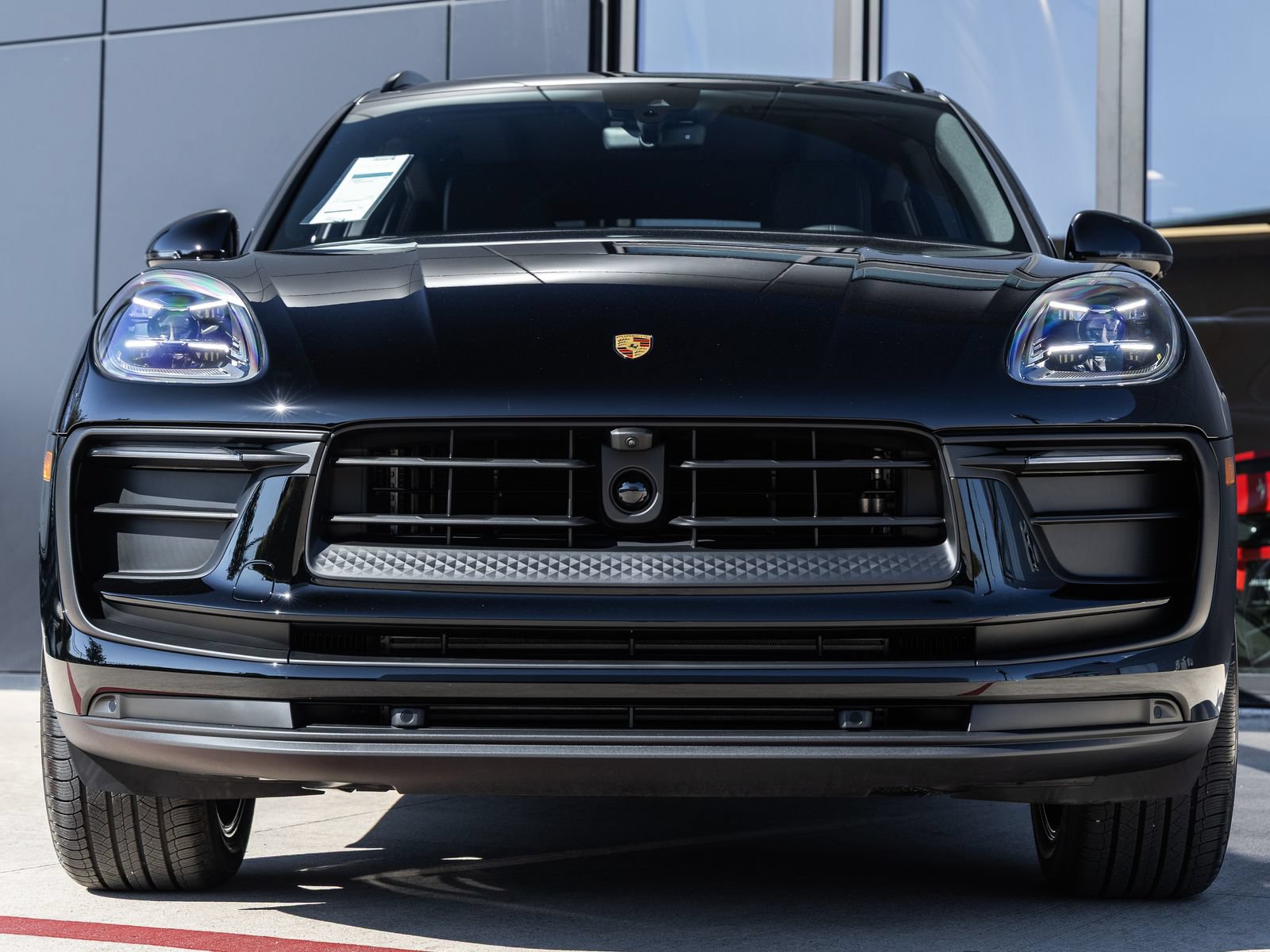 Certified 2026 Porsche Macan AWD/4WD image 8