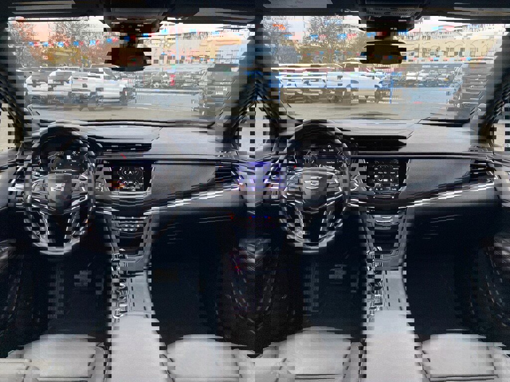 Used 2025 Cadillac XT5 Premium Luxury image 3