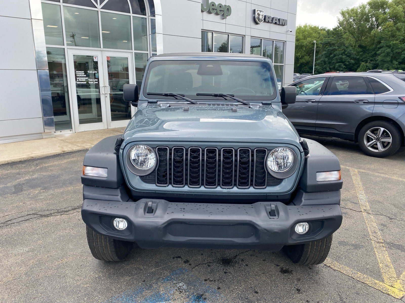 Used 2025 Jeep Wrangler Unlimited Sport AWD/4WD image 8