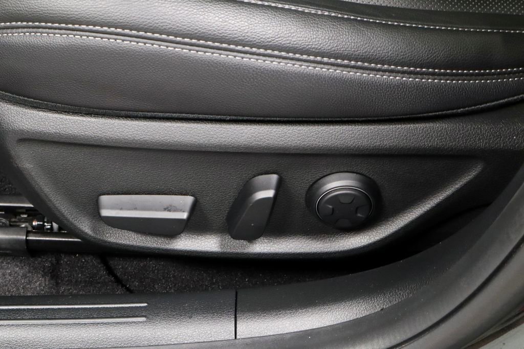 Used 2023 Genesis G70 2.0T image 26