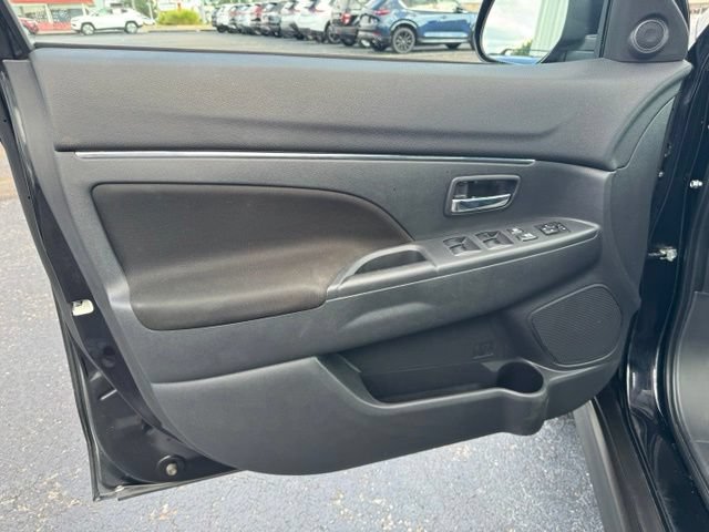 Used 2023 Mitsubishi Outlander Sport ES AWD/4WD image 14
