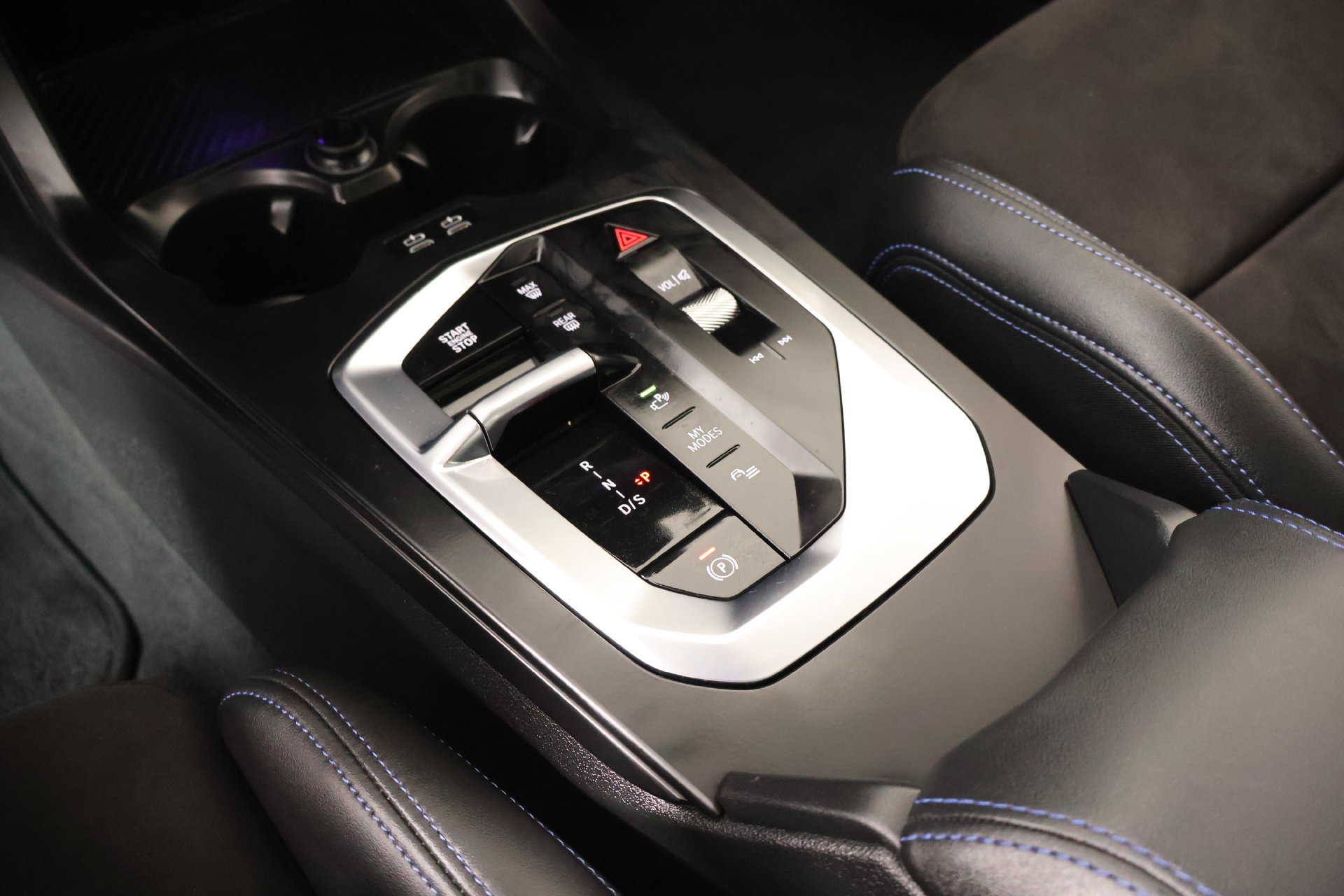 New 2026 BMW 228i w/ Technology Package FWD image 8
