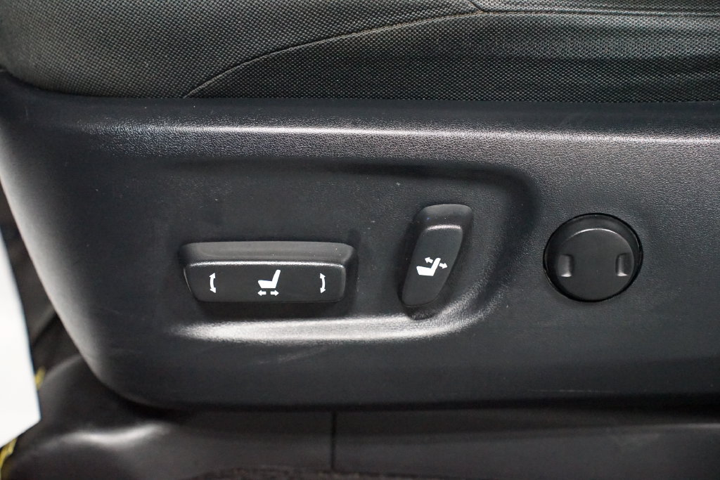 Used 2021 Toyota 4Runner SR5 AWD/4WD image 32