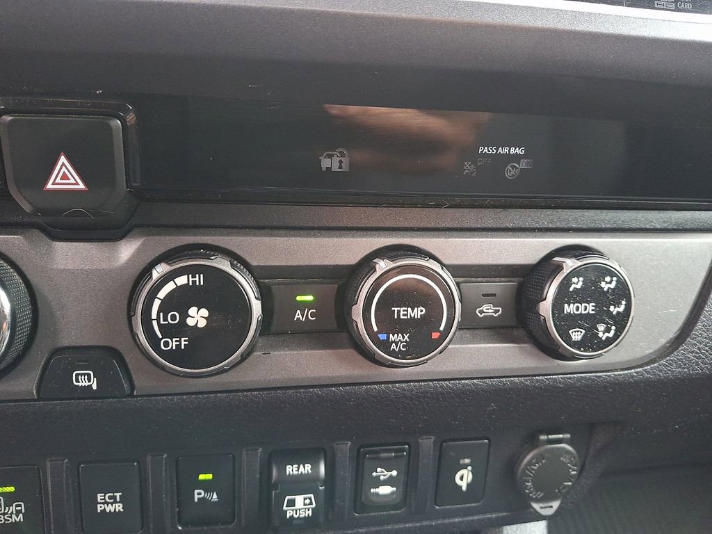 Used 2018 Toyota Tacoma TRD Sport w/ Technology Package AWD/4WD image 17