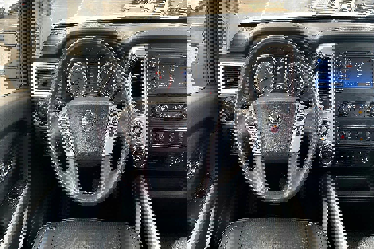 Used 2017 Nissan Titan PRO-4X image 6