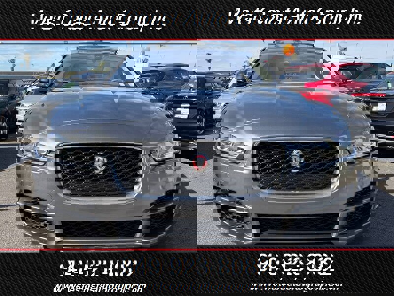 Used 2019 Jaguar XE Premium image 5