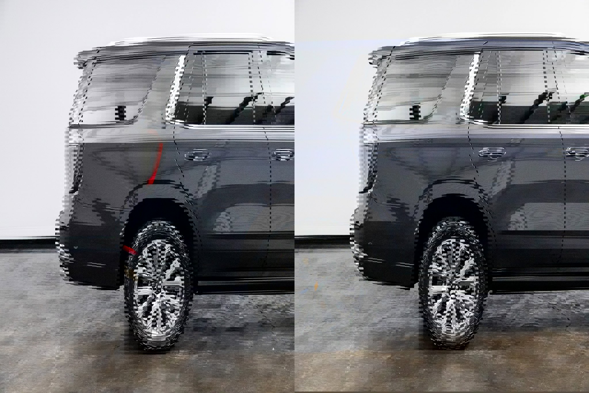 Used 2025 Chevrolet Tahoe High Country image 19