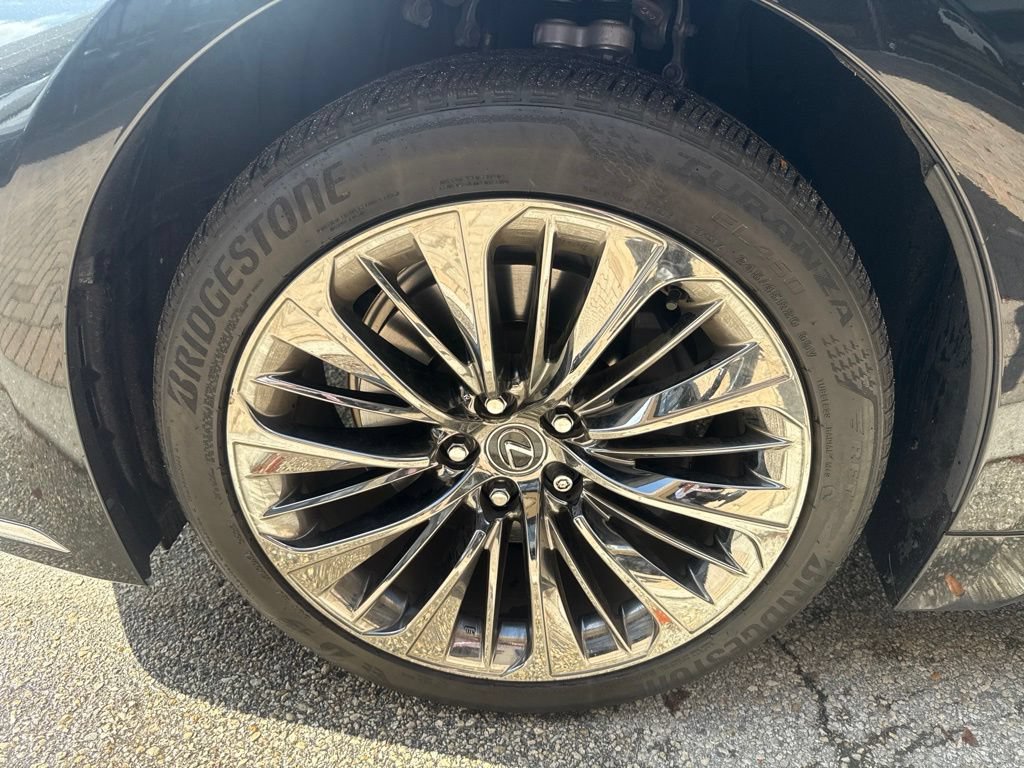 Used 2023 Lexus LS 500 w/ Interior Upgrade Package RWD image 10