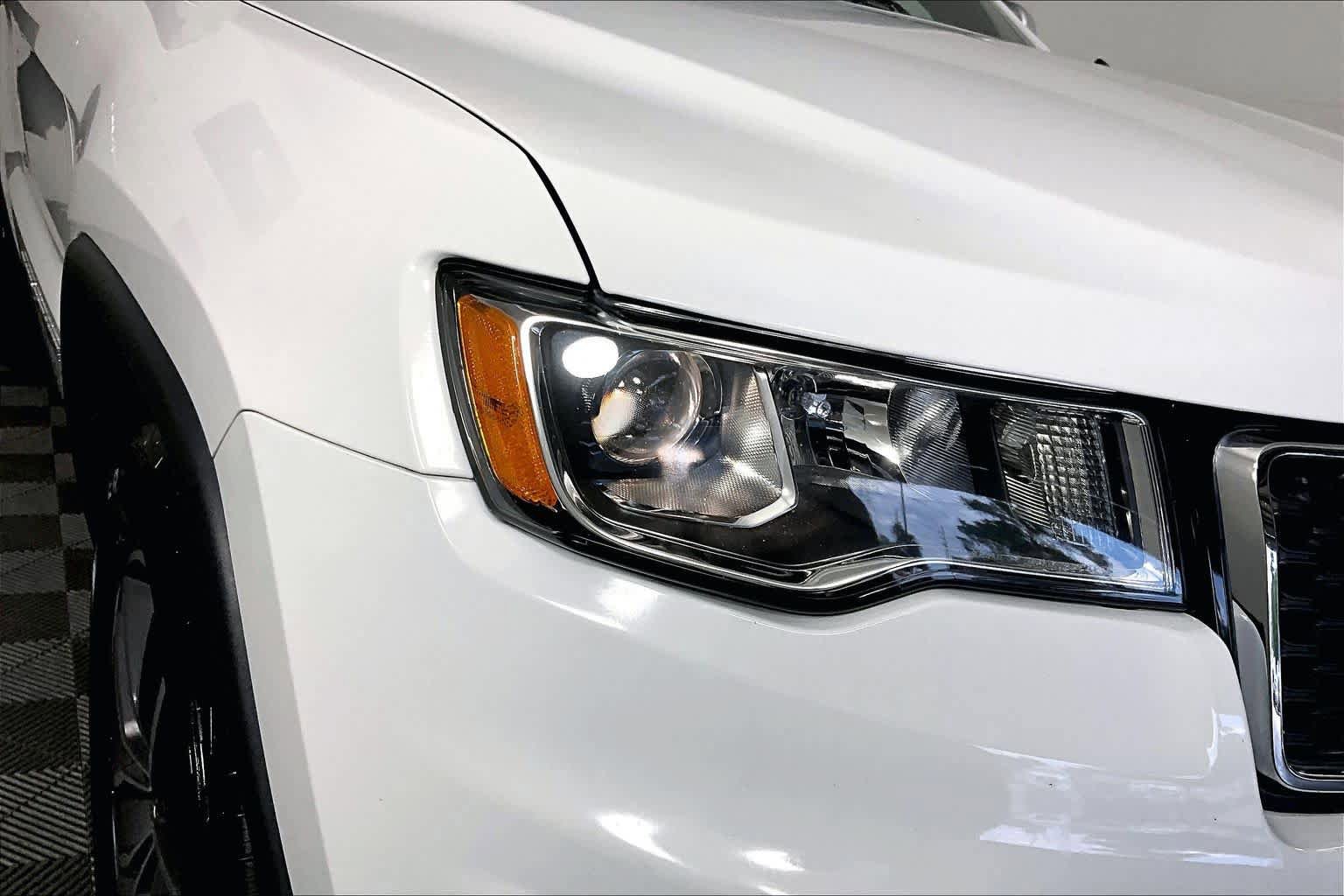 Used 2019 Jeep Grand Cherokee Limited AWD/4WD image 27