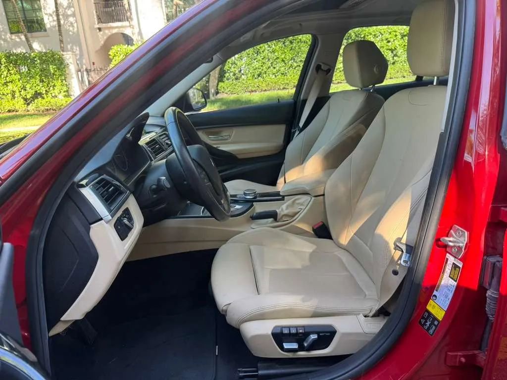 Used 2018 BMW 320i xDrive Sedan image 9