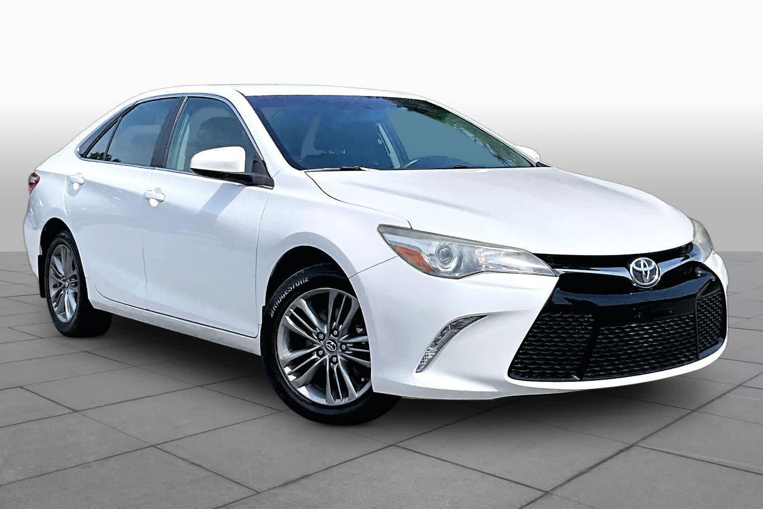 Used 2017 Toyota Camry SE FWD image 3