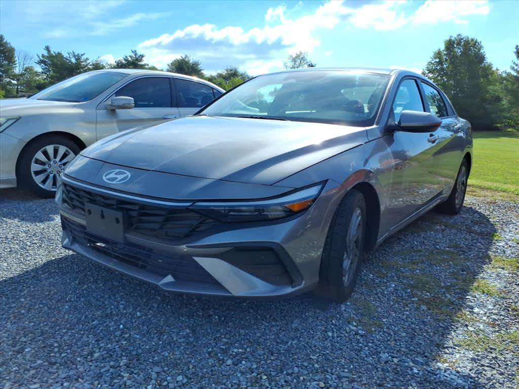 Used 2024 Hyundai Elantra SEL FWD image 3