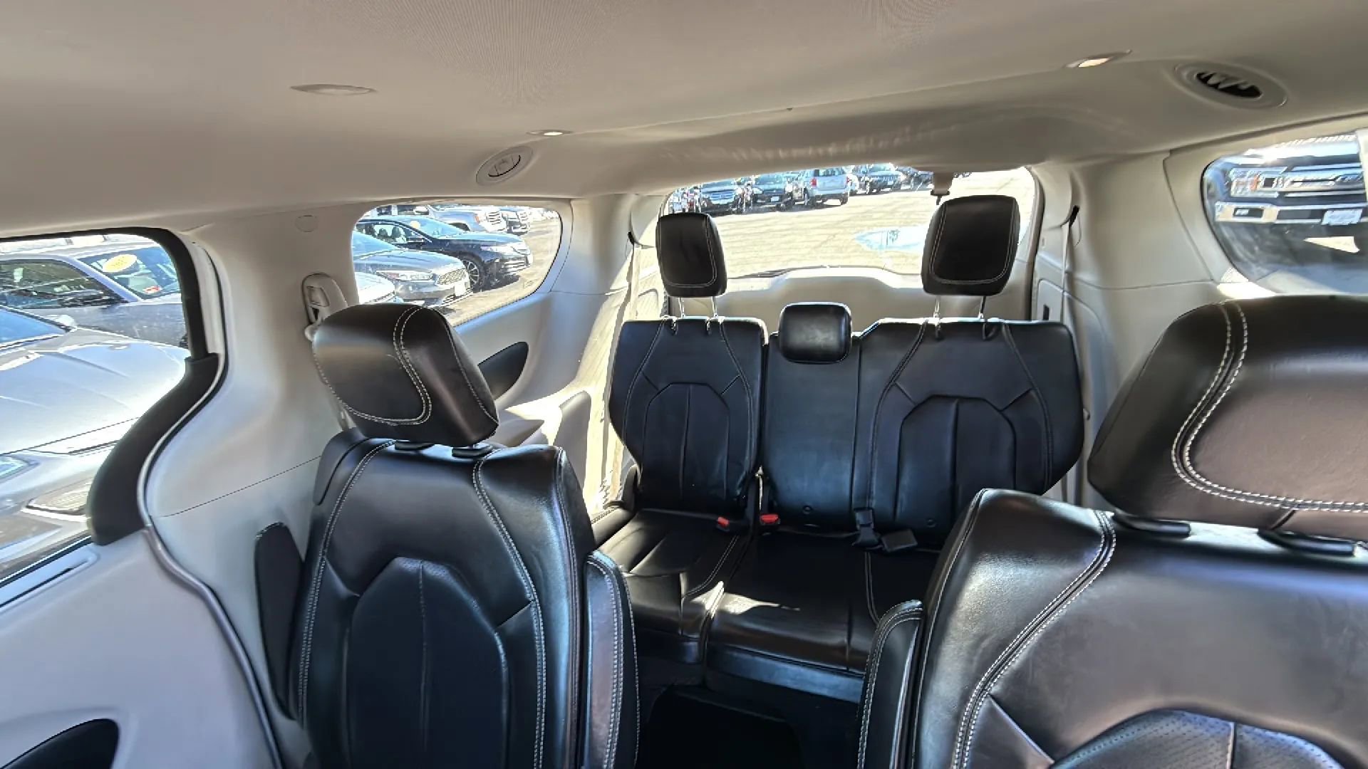 Used 2020 Chrysler Voyager Lxi image 22