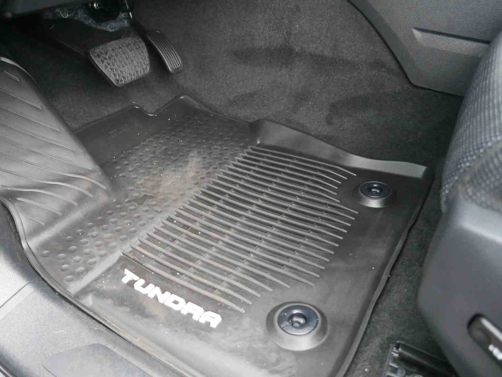 Used 2024 Toyota Tundra Platinum AWD/4WD image 32