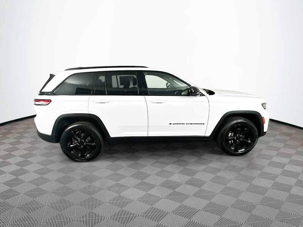 Certified 2023 Jeep Grand Cherokee Altitude AWD/4WD image 14