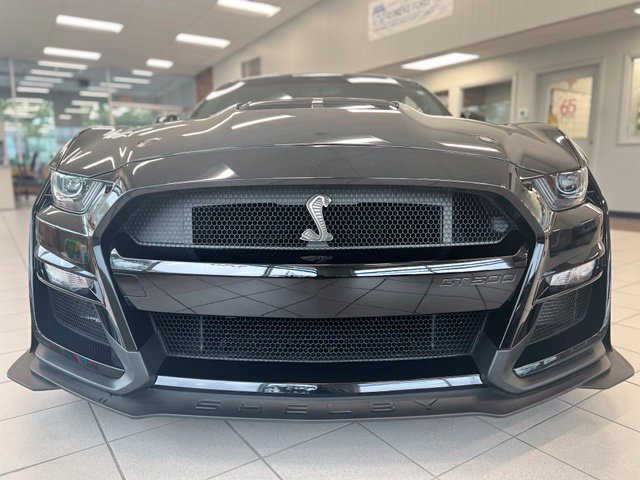 Used 2021 Ford Mustang Shelby GT500 w/ Carbon Fibre Track Pack RWD image 3