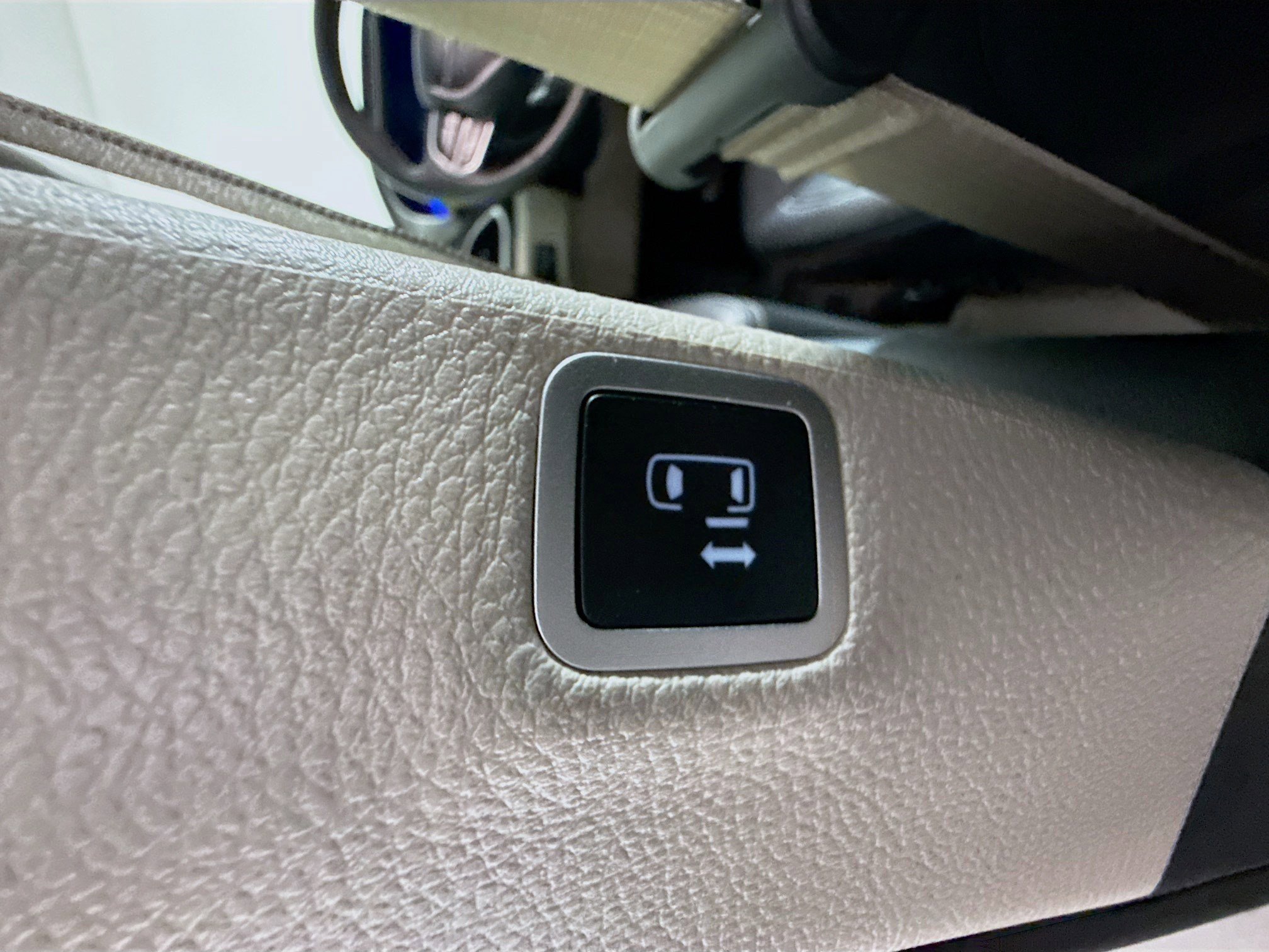 Used 2024 Chrysler Pacifica Touring-L FWD image 42