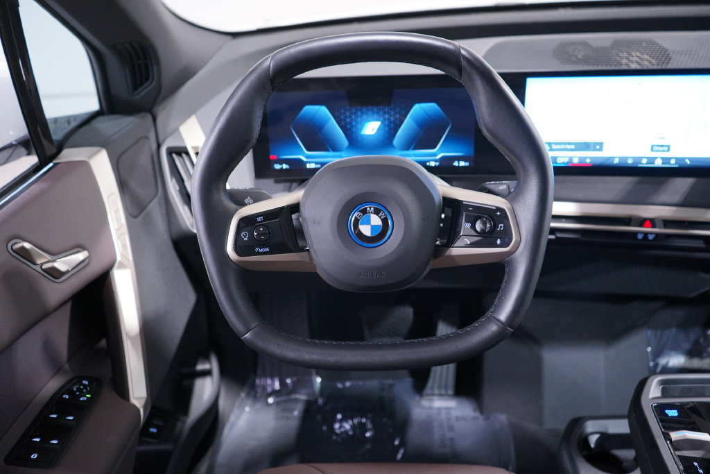 Used 2024 BMW iX xDrive50 AWD/4WD image 12