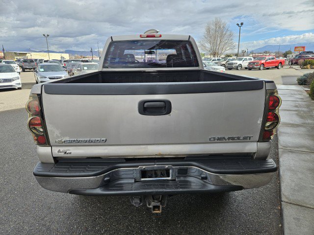 Used 2005 Chevrolet Silverado 2500 LS w/ Heavy-Duty Power Package AWD/4WD image 4